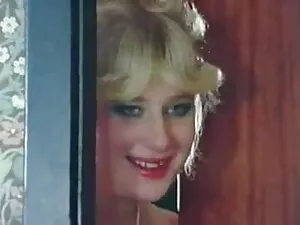 Viejo follando rubia ...